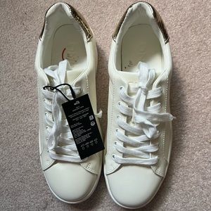 Brand new women’s sneakers size 8 (39UK) ONLY brand from the bay. Tags attached